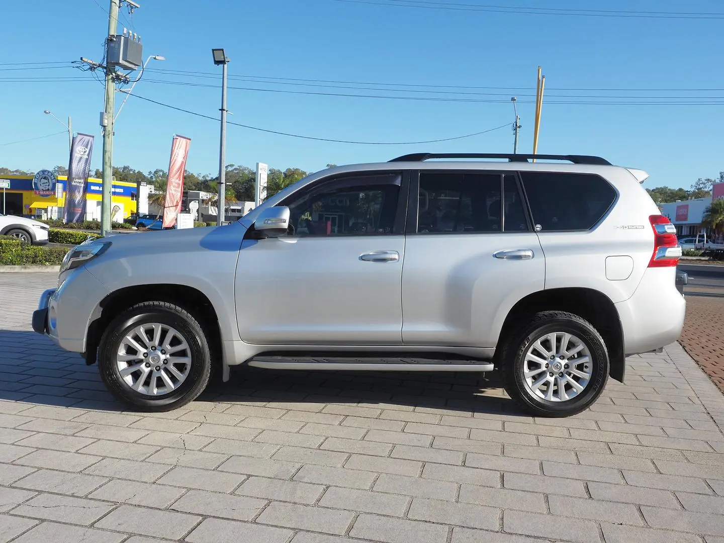 2017 Toyota Landcruiser Prado Gallery Image 11