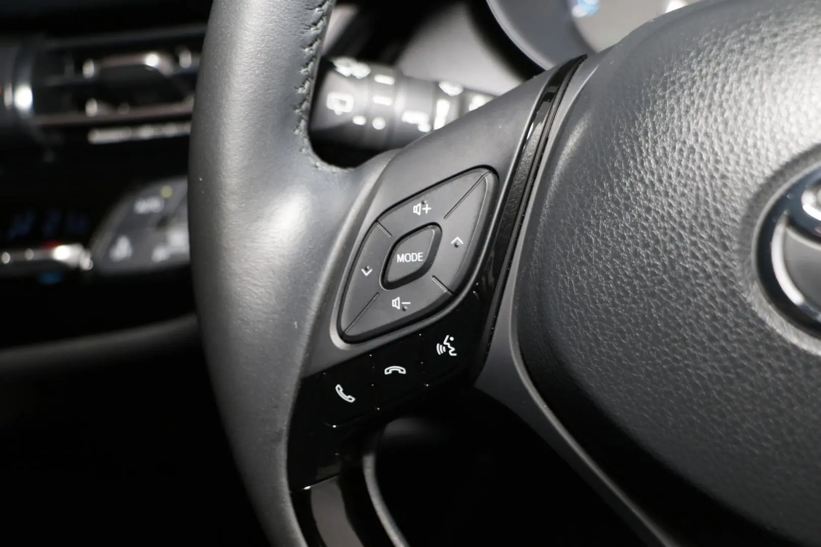 2021 Toyota C-HR Gallery Image 13