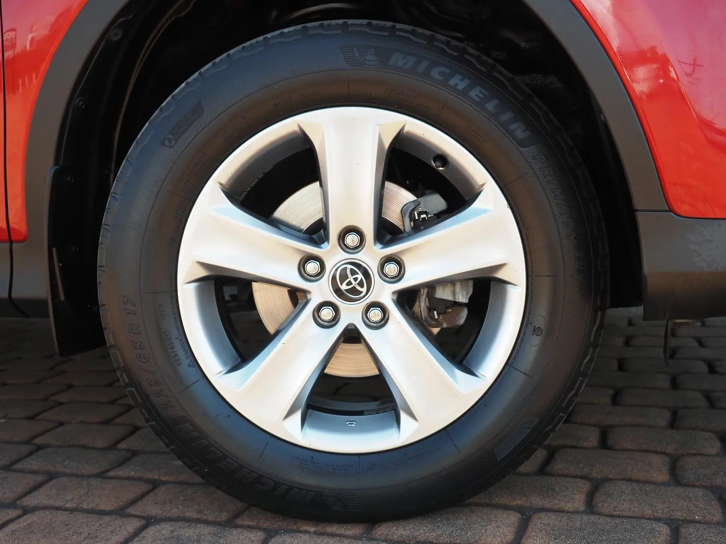 2015 Toyota RAV4 Gallery Image 9