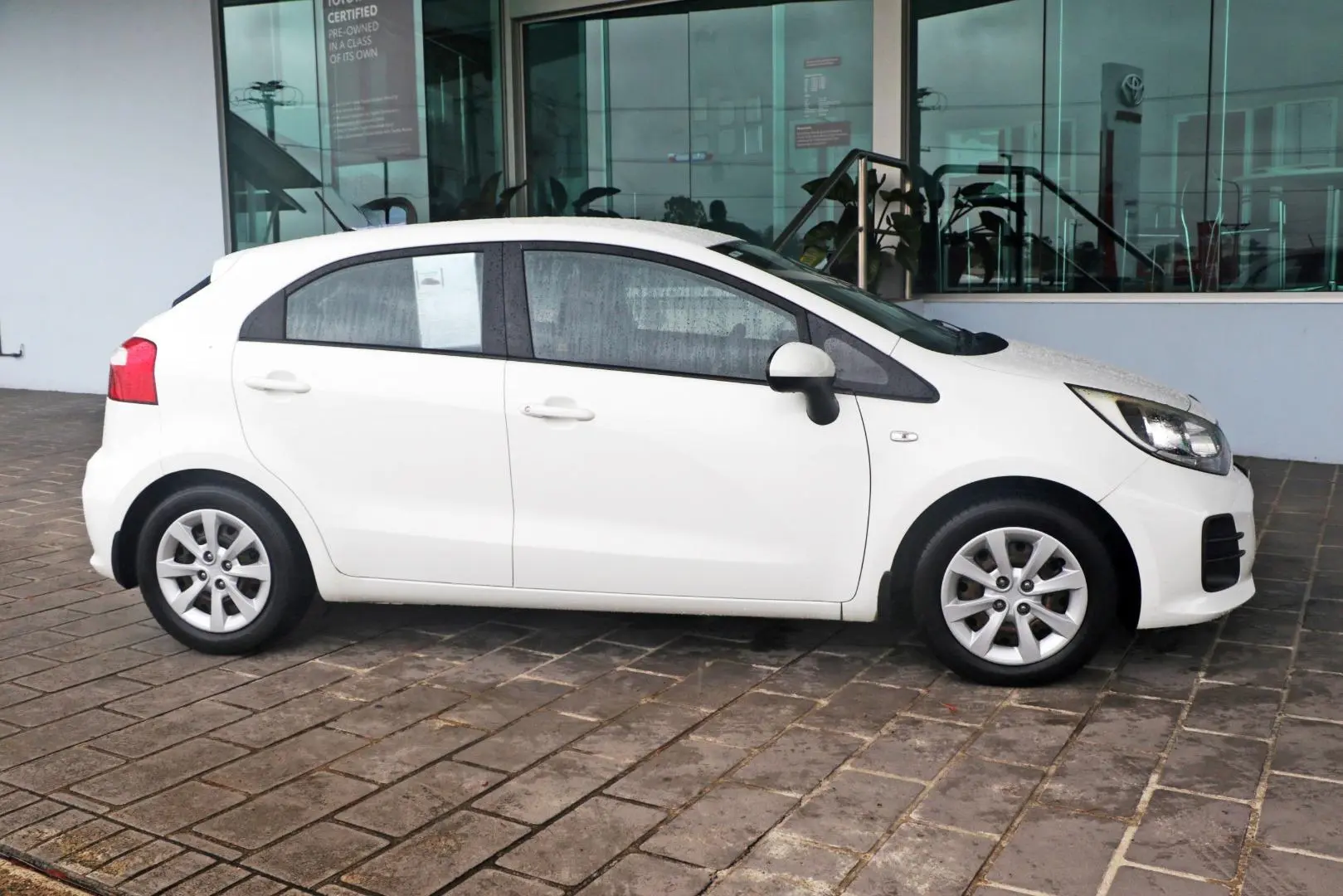 2015 Kia Rio Gallery Image 5