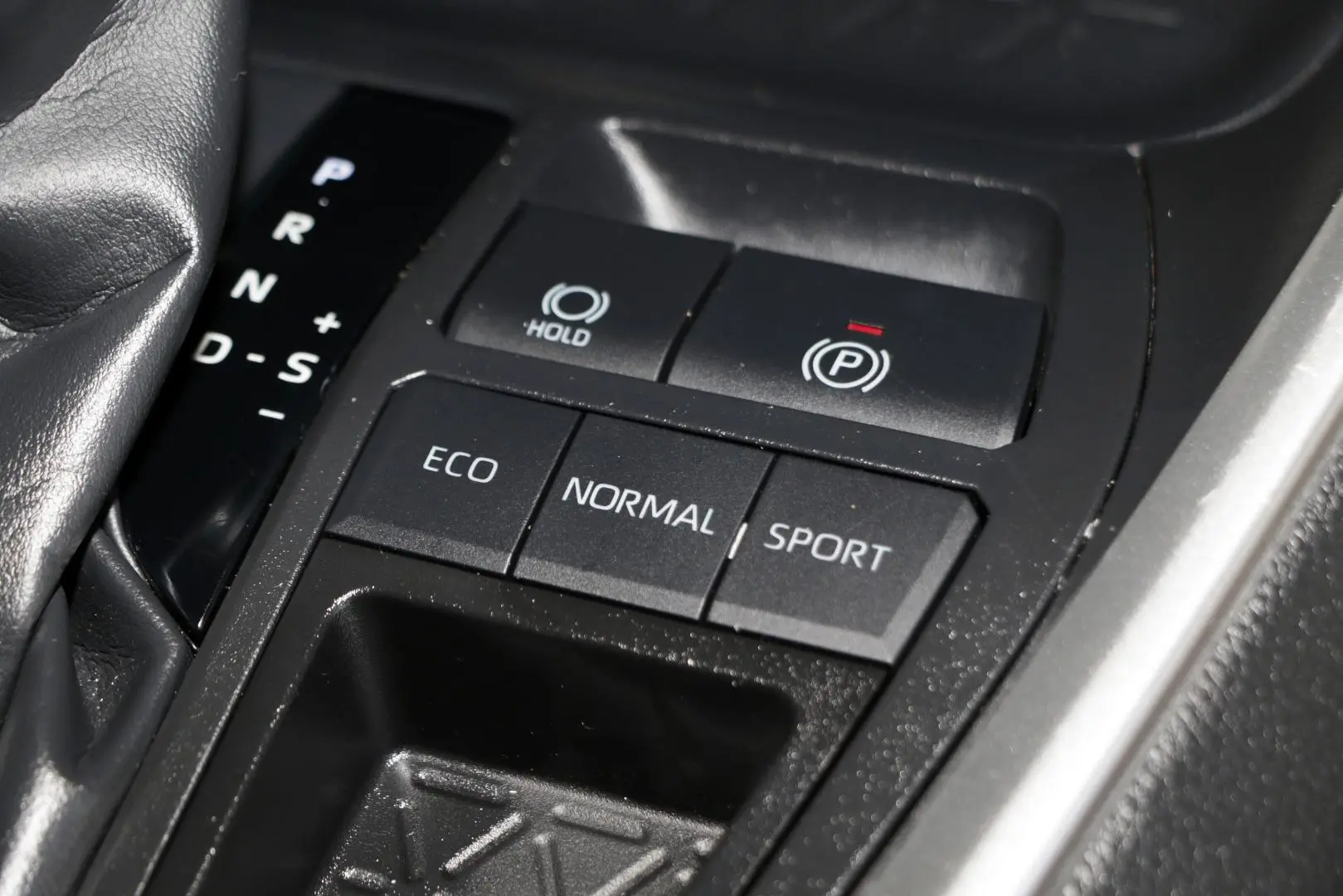 2025 Toyota RAV4 Gallery Image 16