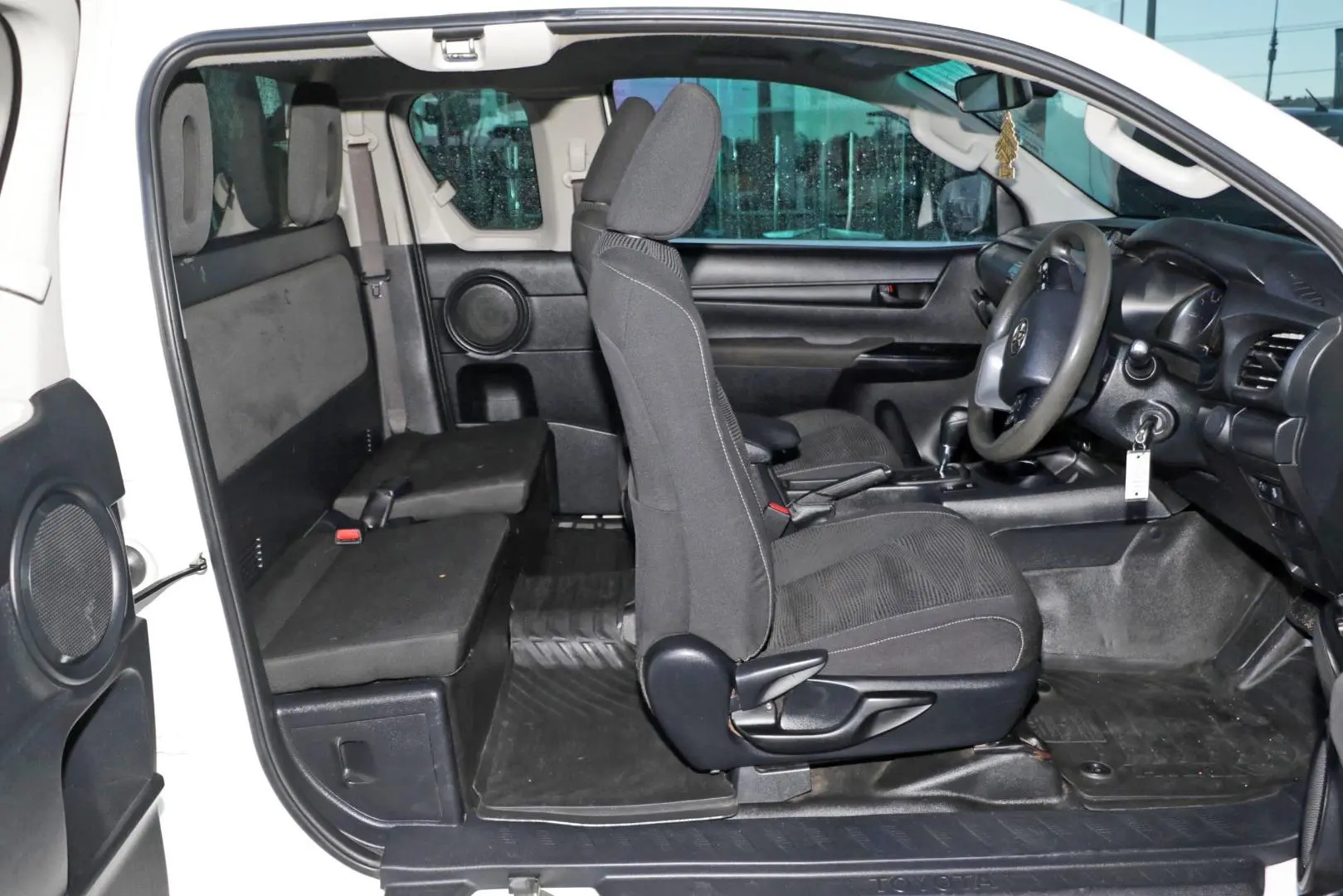 2020 Toyota Hilux Gallery Image 13