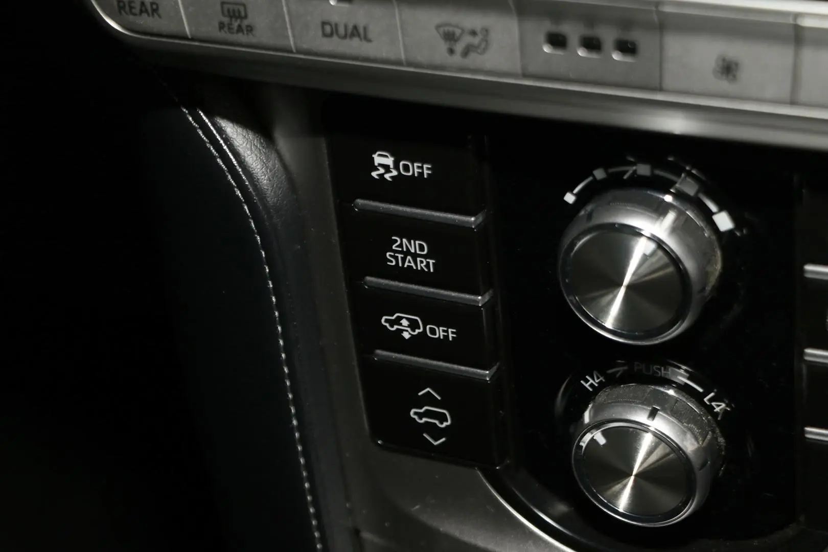 2023 Toyota Landcruiser Prado Gallery Image 19