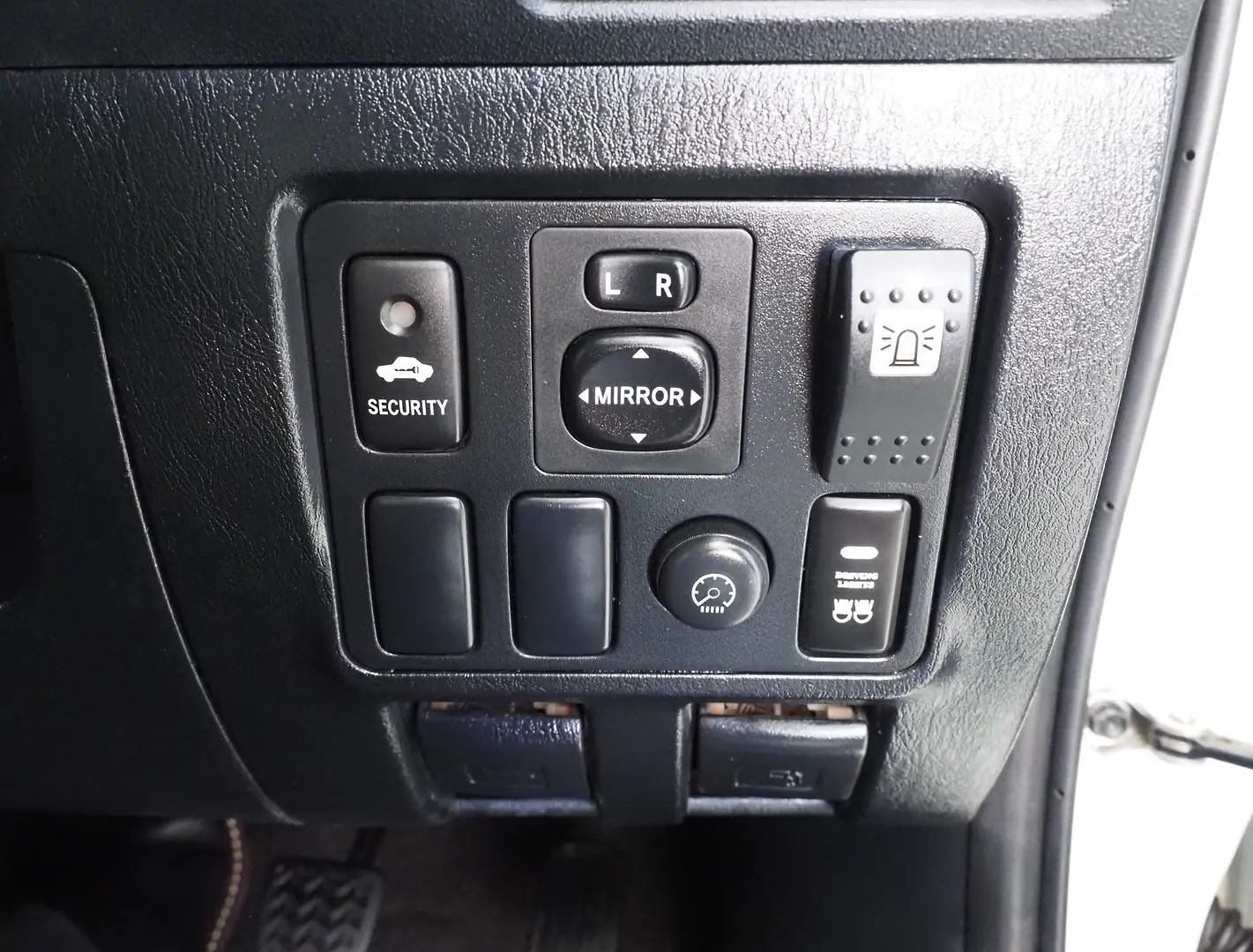 2015 Toyota Hilux Gallery Image 22