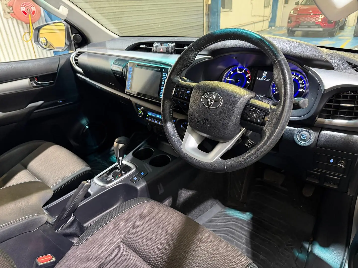 2017 Toyota Hilux Gallery Image 4