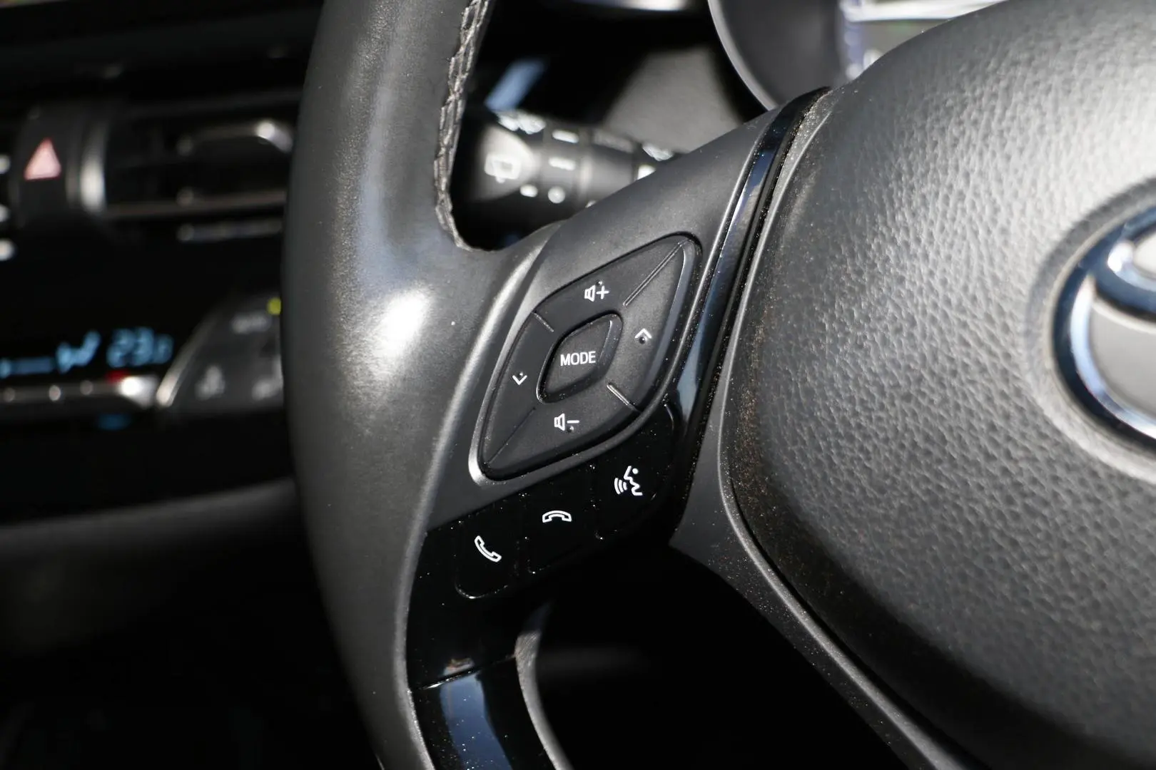 2019 Toyota C-HR Gallery Image 14