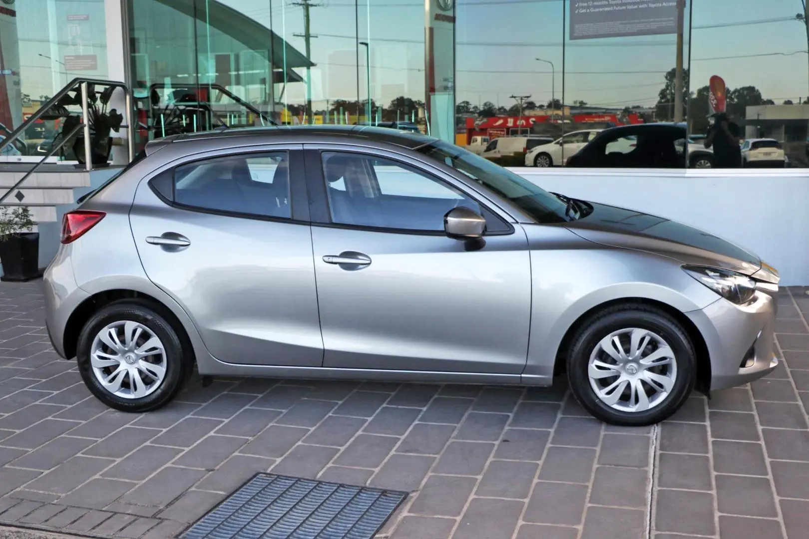 2015 Mazda 2 Gallery Image 5