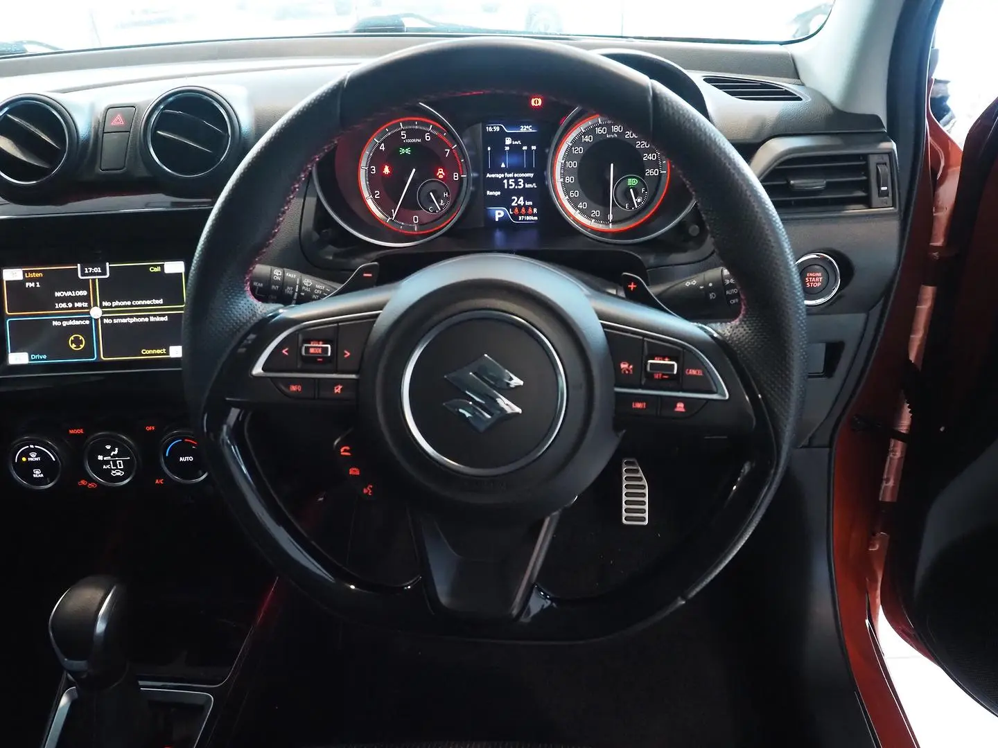 2020 Suzuki Swift Gallery Image 17