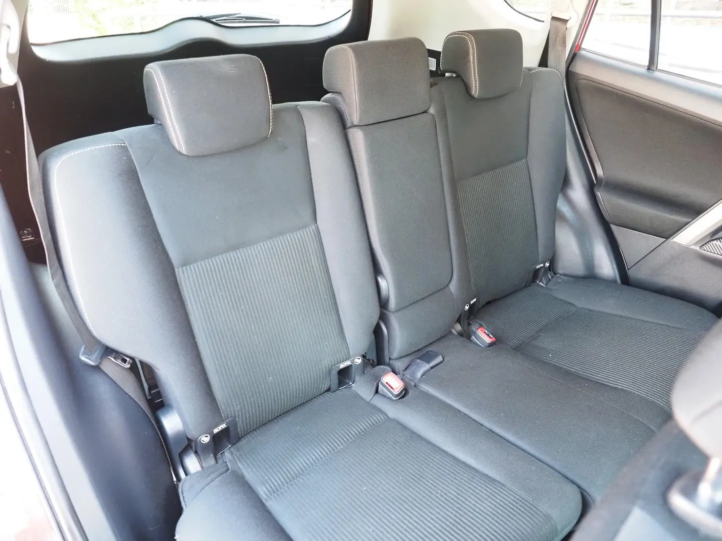 2015 Toyota RAV4 Gallery Image 11