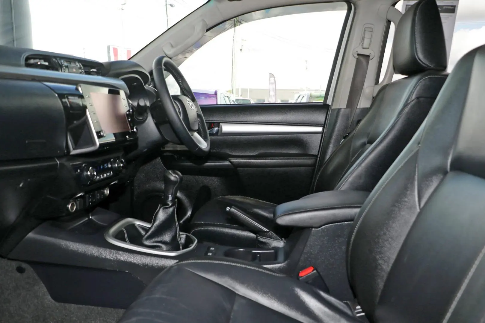 2021 Toyota Hilux Gallery Image 8