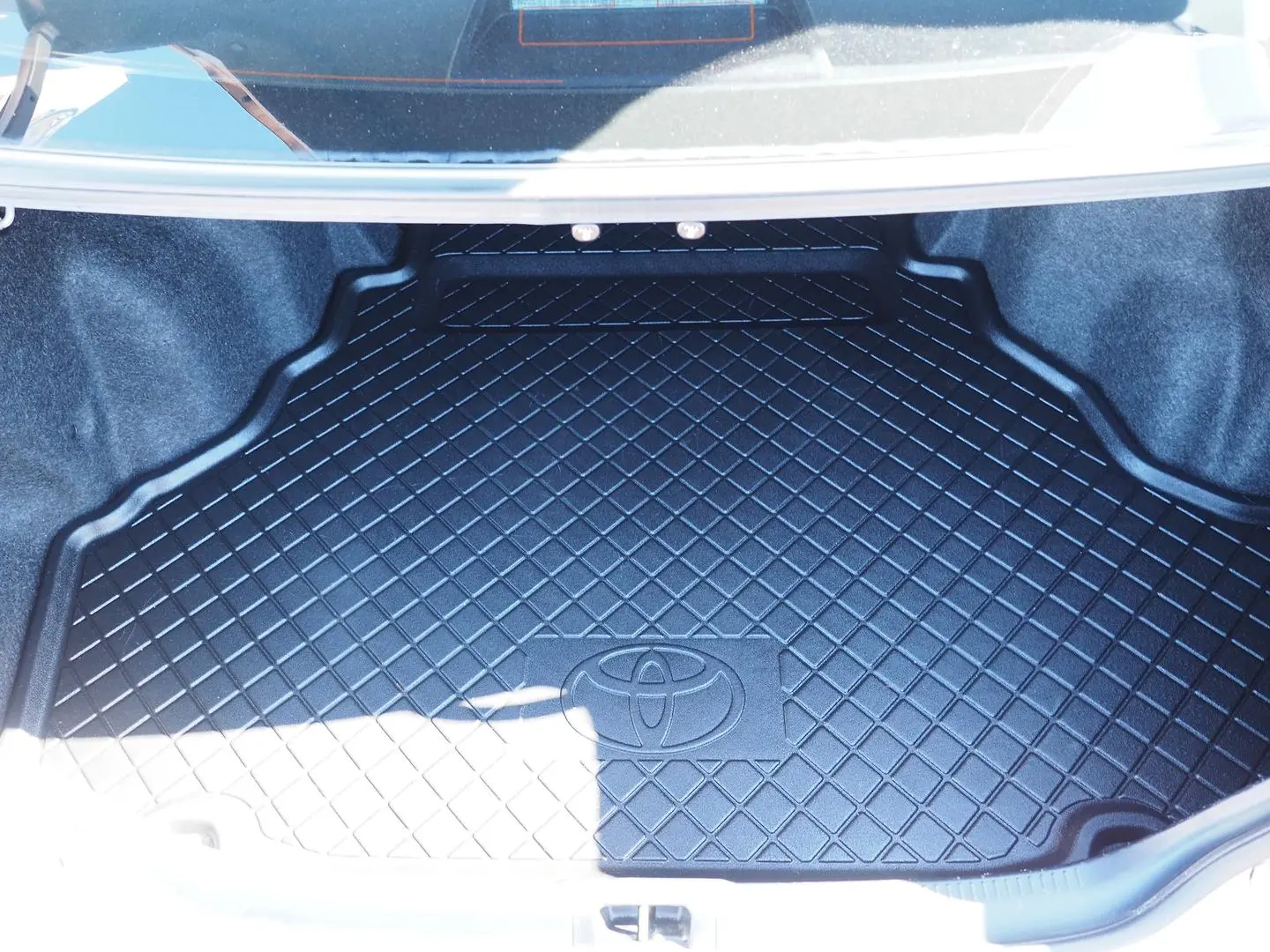 2016 Toyota Camry Gallery Image 16