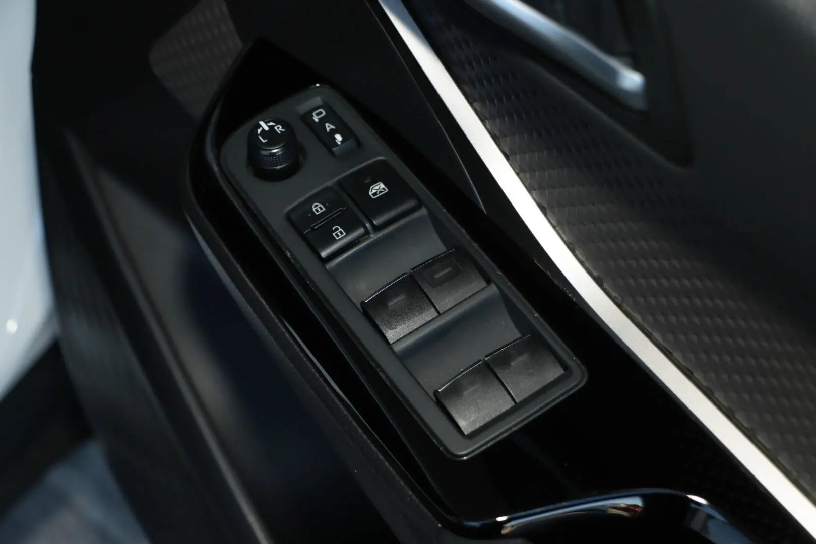 2021 Toyota C-HR Gallery Image 19