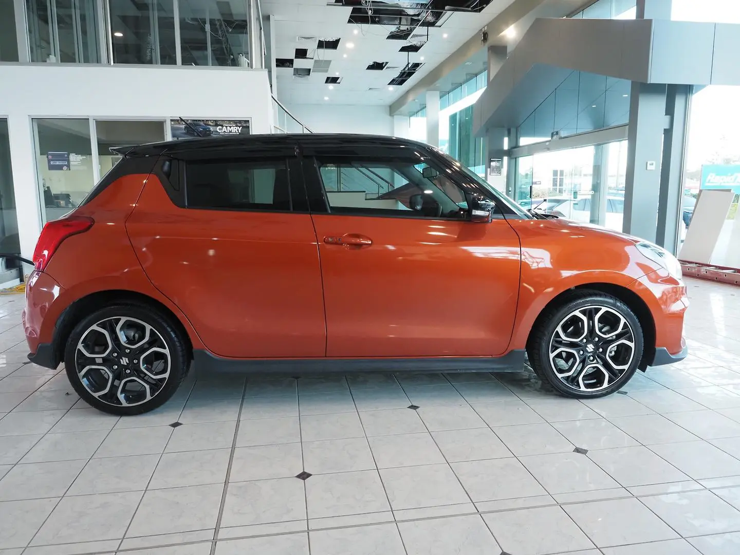 2020 Suzuki Swift Gallery Image 7