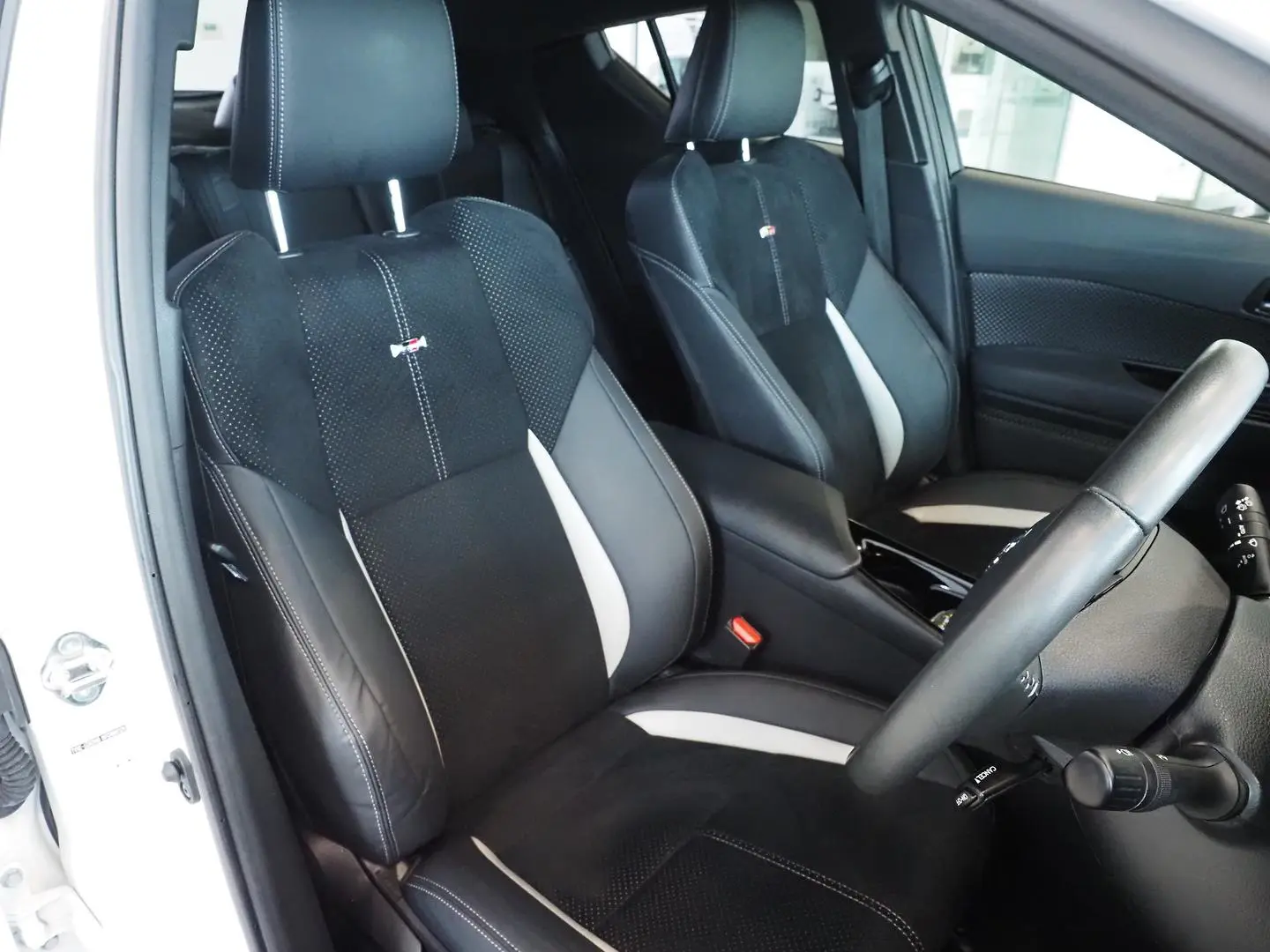 2022 Toyota C-HR Gallery Image 16