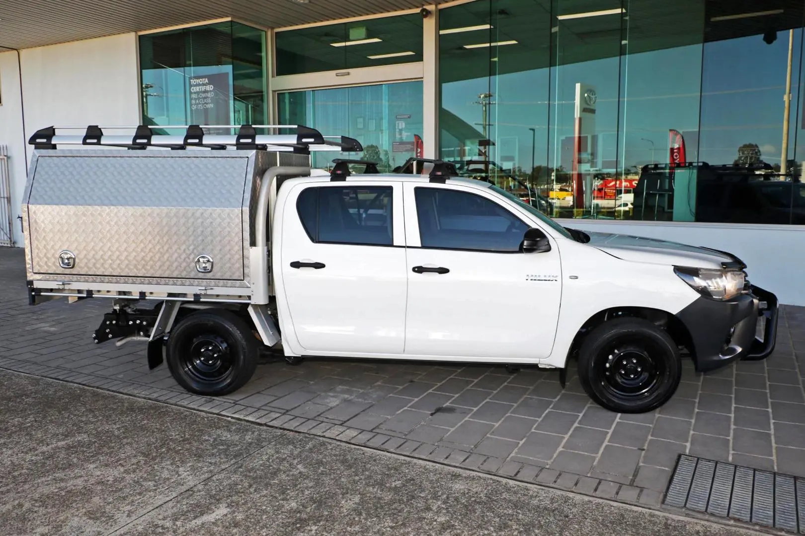 2022 Toyota Hilux Gallery Image 6