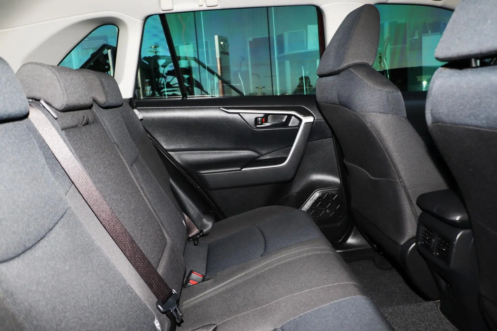 2020 Toyota RAV4 Gallery Image 9