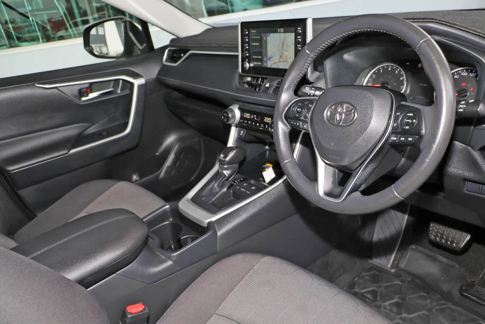 2019 Toyota RAV4 Gallery Image 6