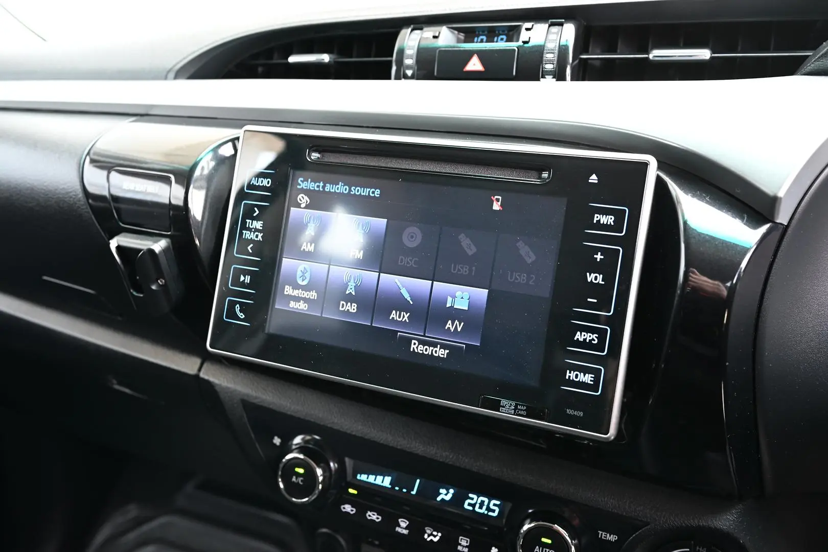 2017 Toyota Hilux Gallery Image 16