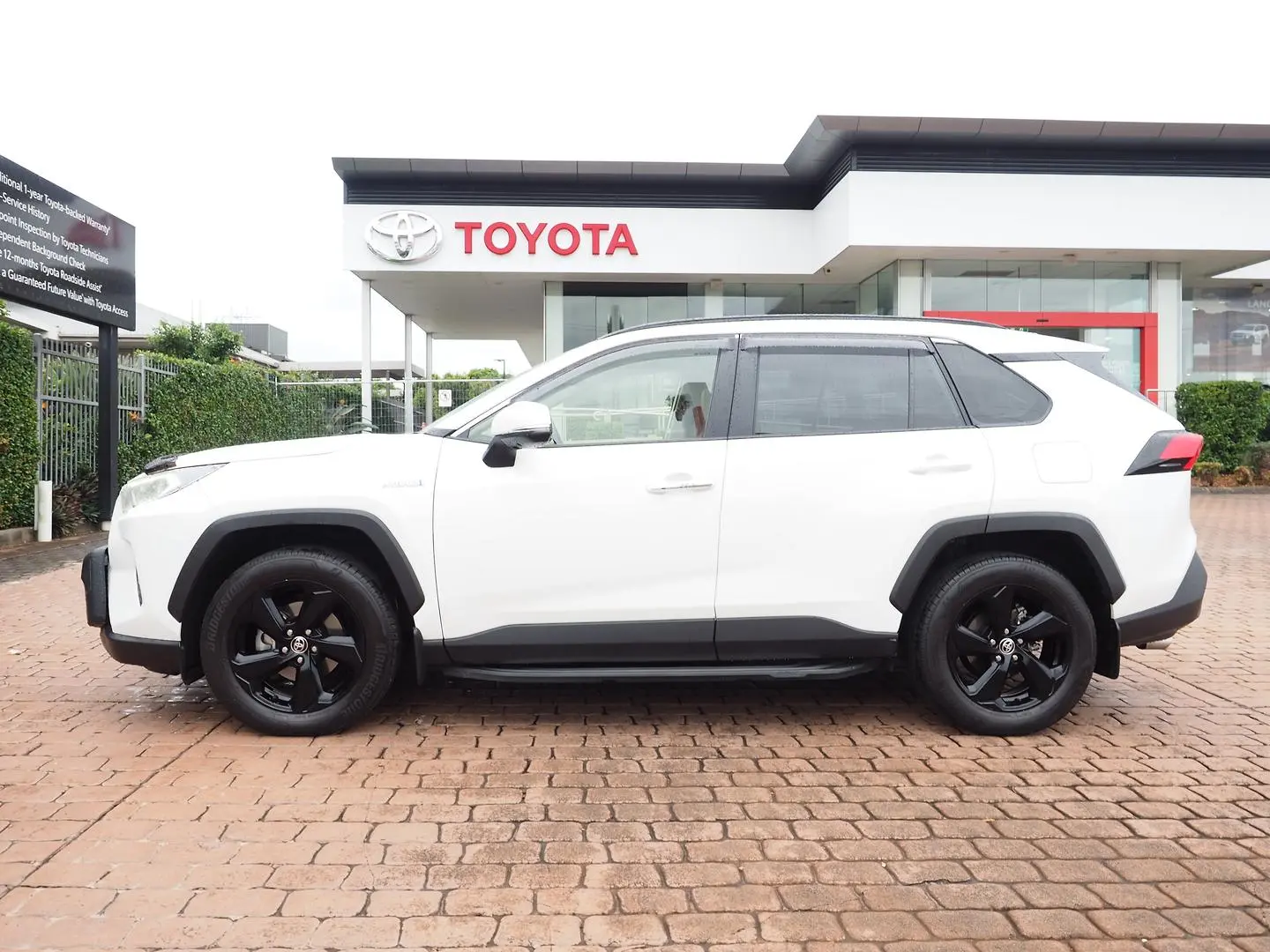 2021 Toyota RAV4 Gallery Image 9