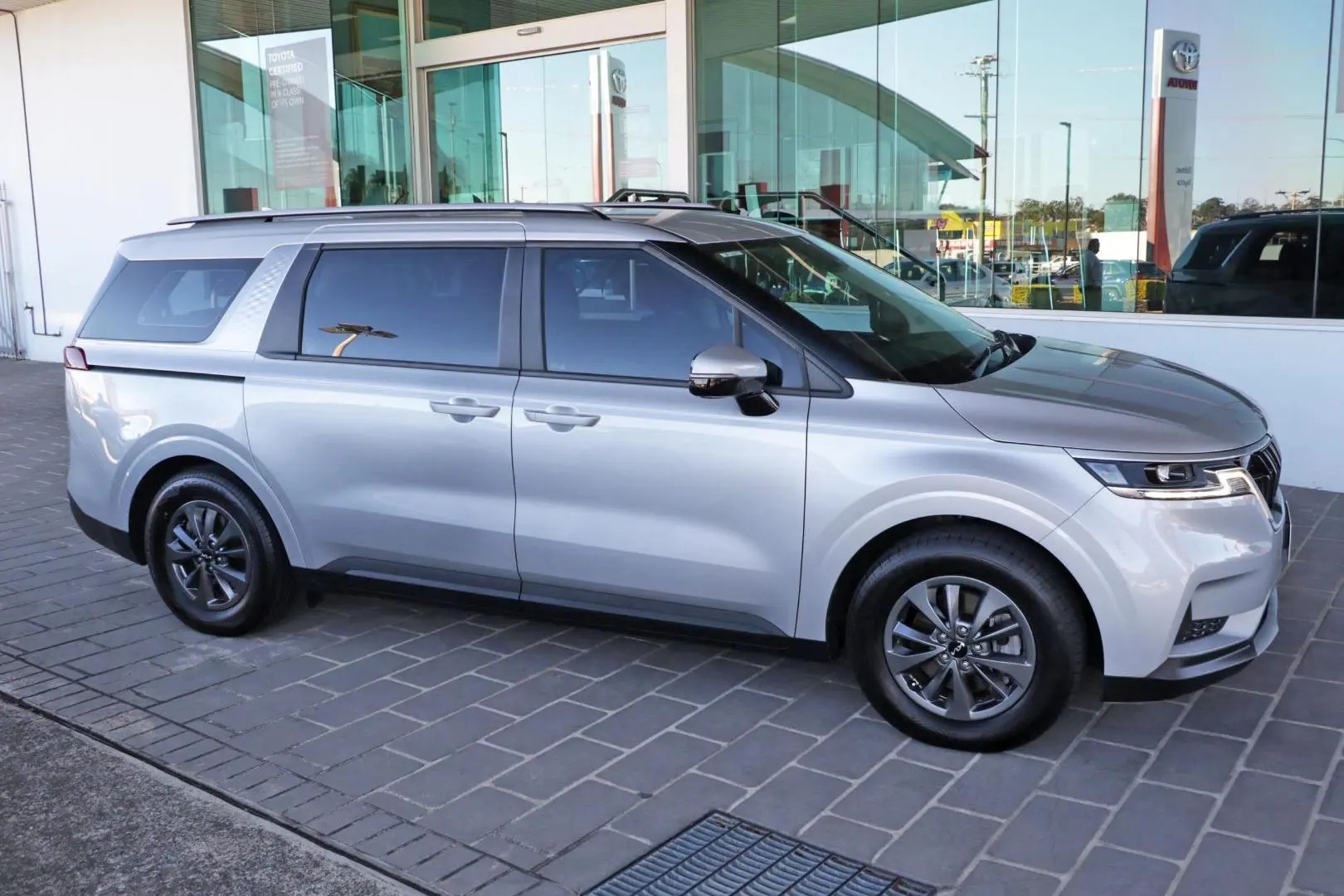 2022 Kia Carnival Gallery Image 5