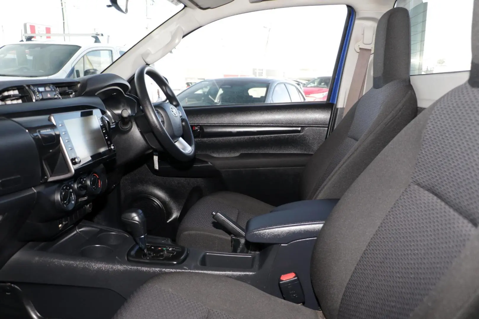 2022 Toyota Hilux Gallery Image 8