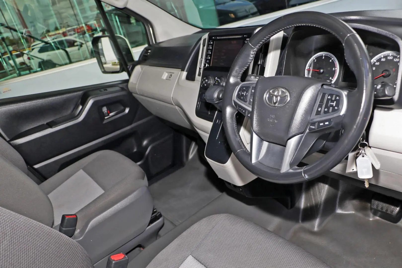 2019 Toyota Hiace Gallery Image 6