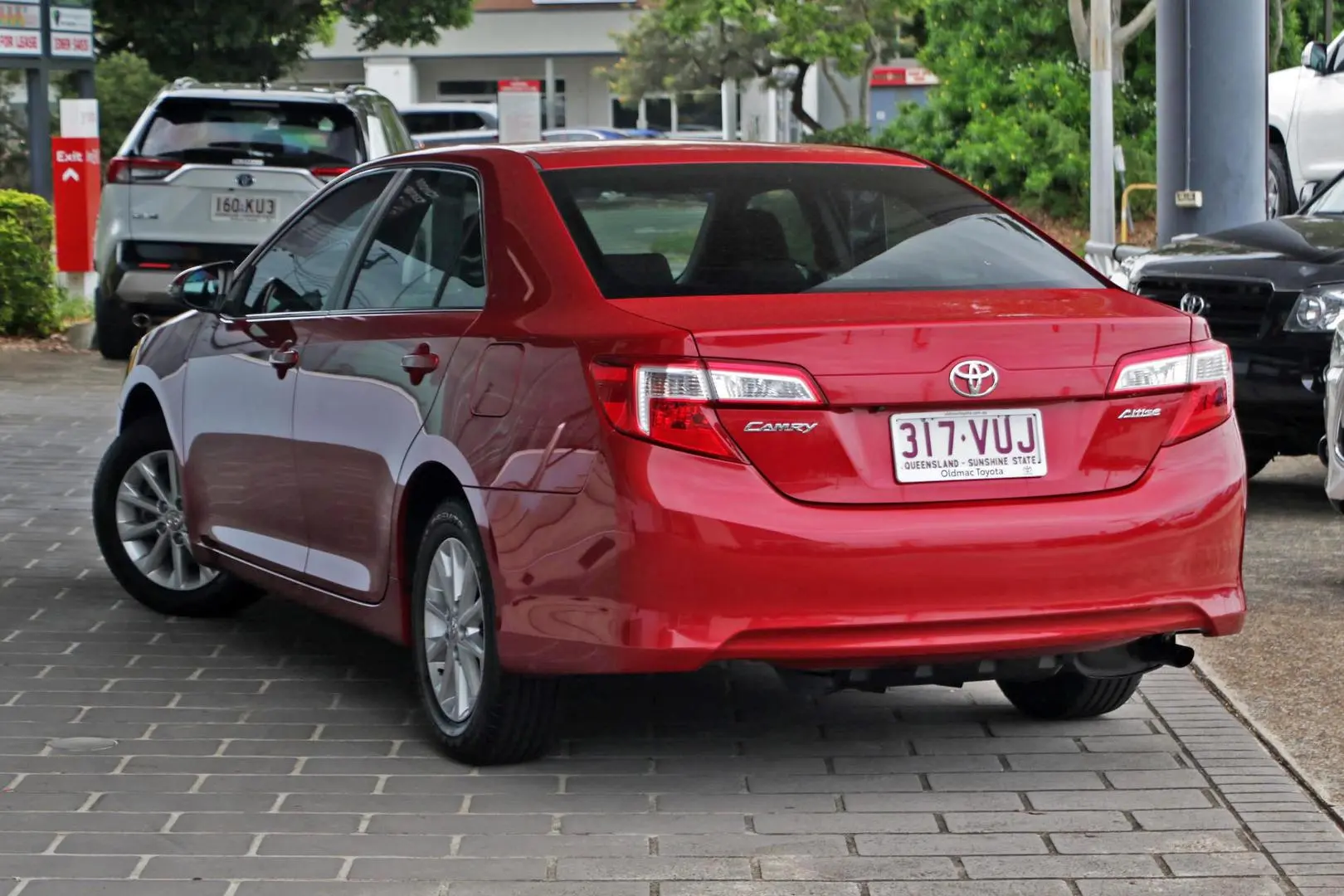 2015 Toyota Camry Gallery Image 2