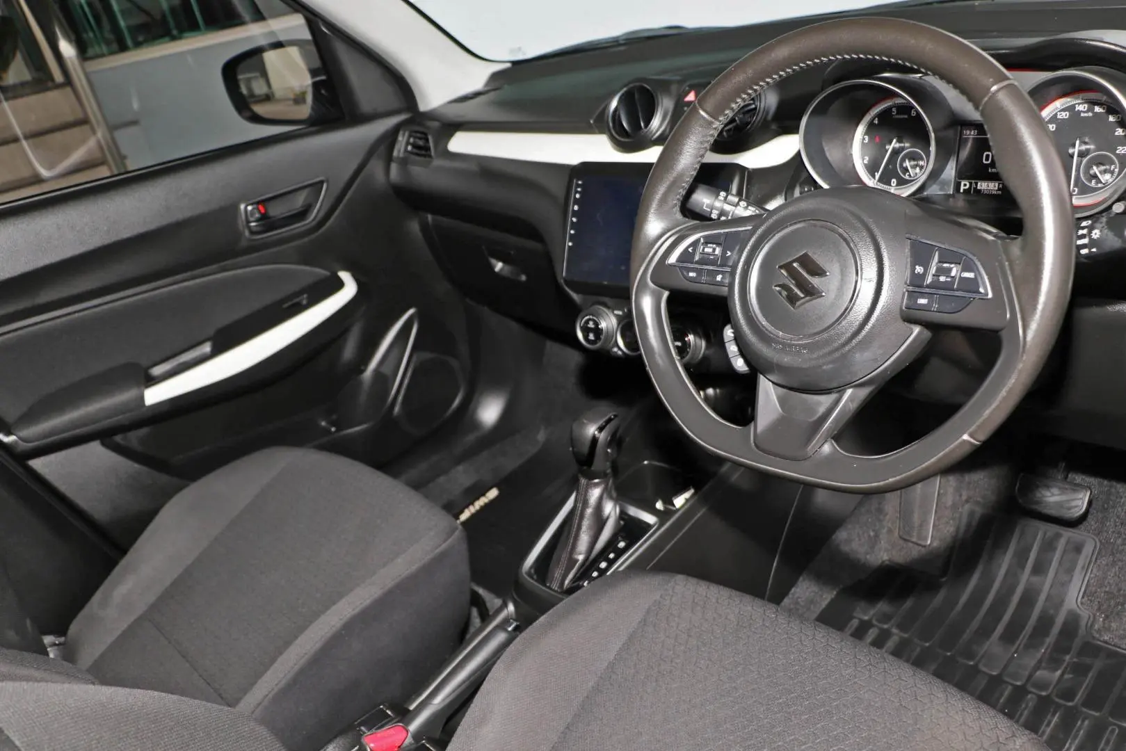 2022 Suzuki Swift Gallery Image 6