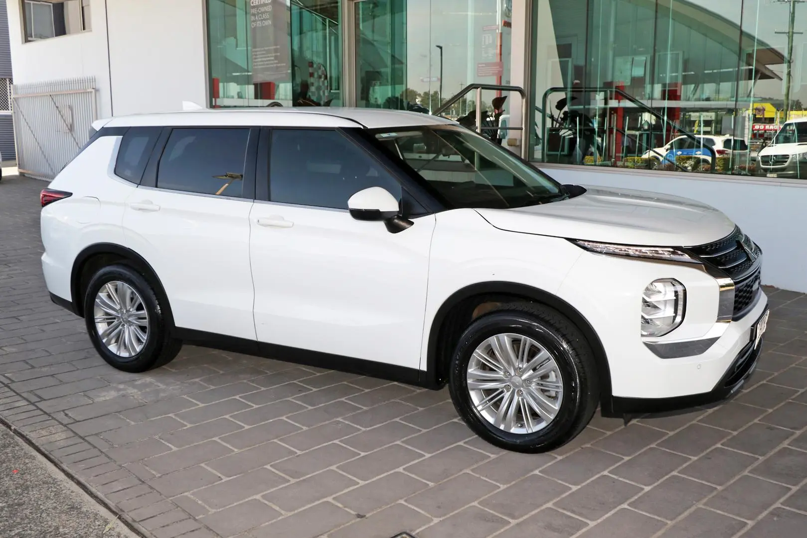 2021 Mitsubishi Outlander Gallery Image 5