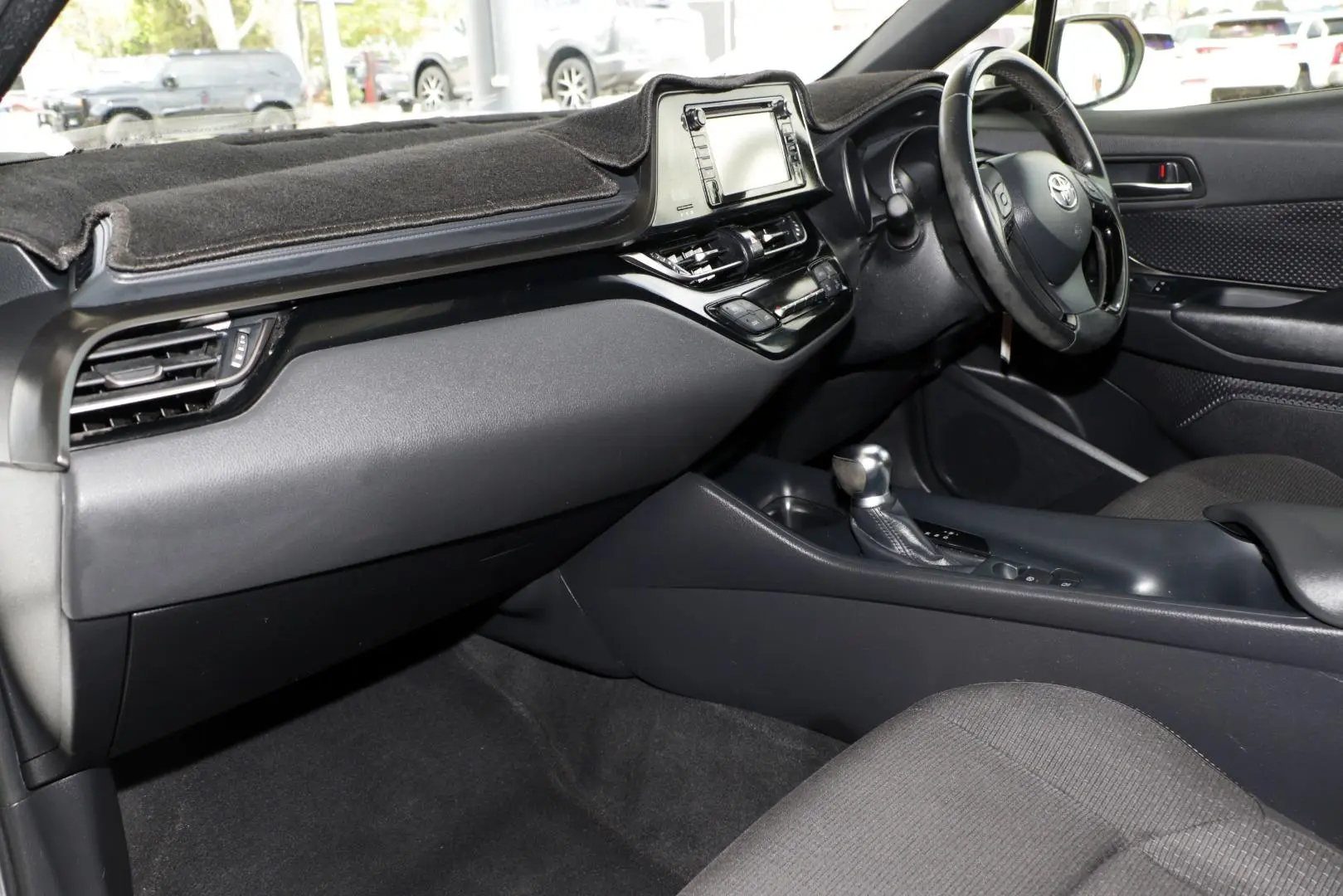 2018 Toyota C-HR Gallery Image 7