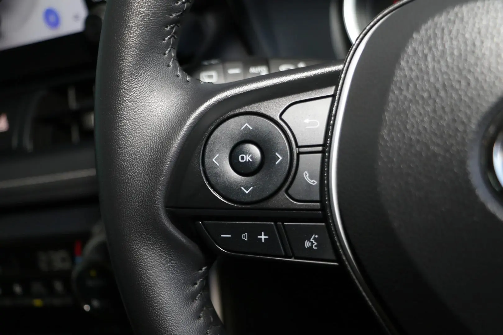 2025 Toyota RAV4 Gallery Image 17