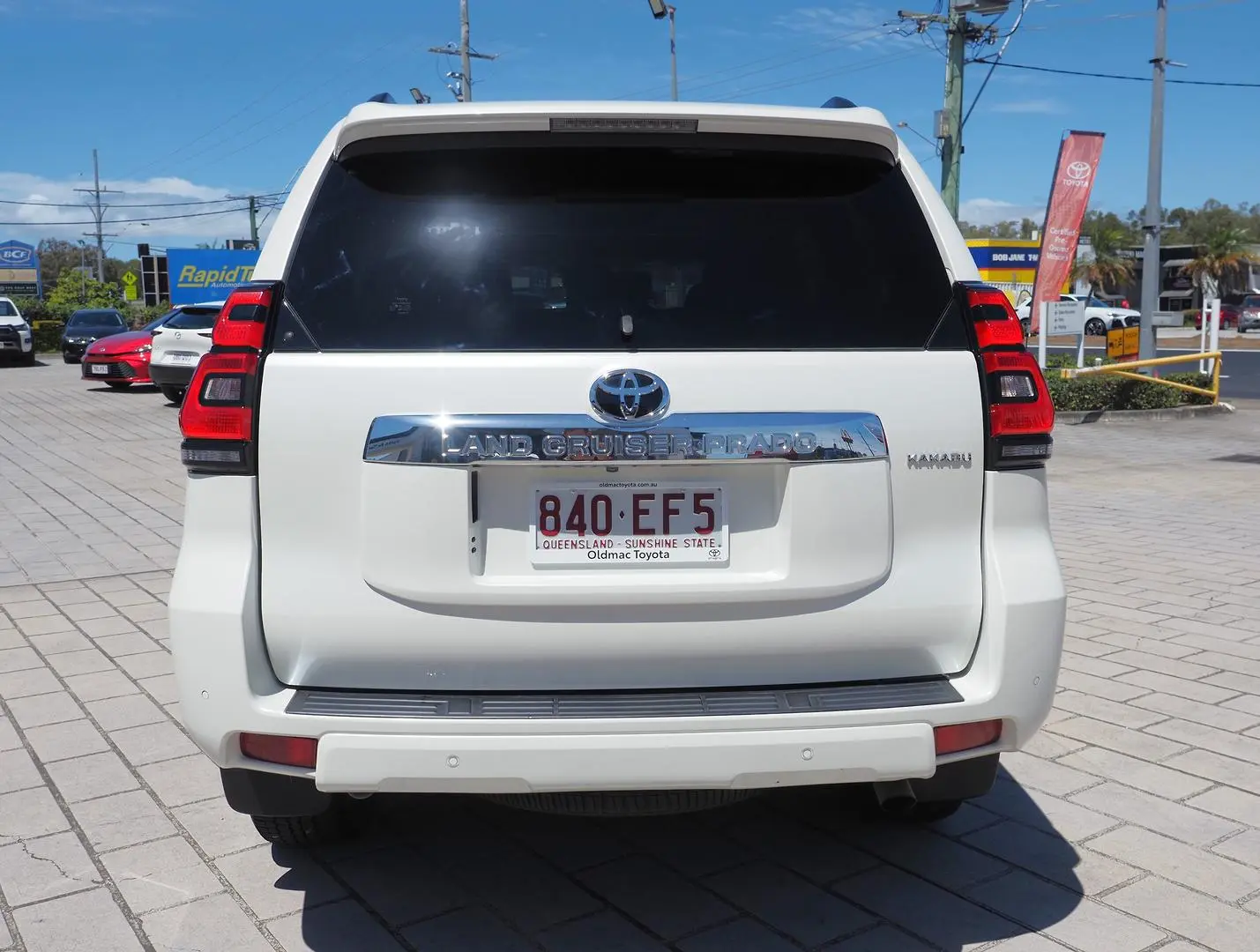 2022 Toyota Landcruiser Prado Gallery Image 11