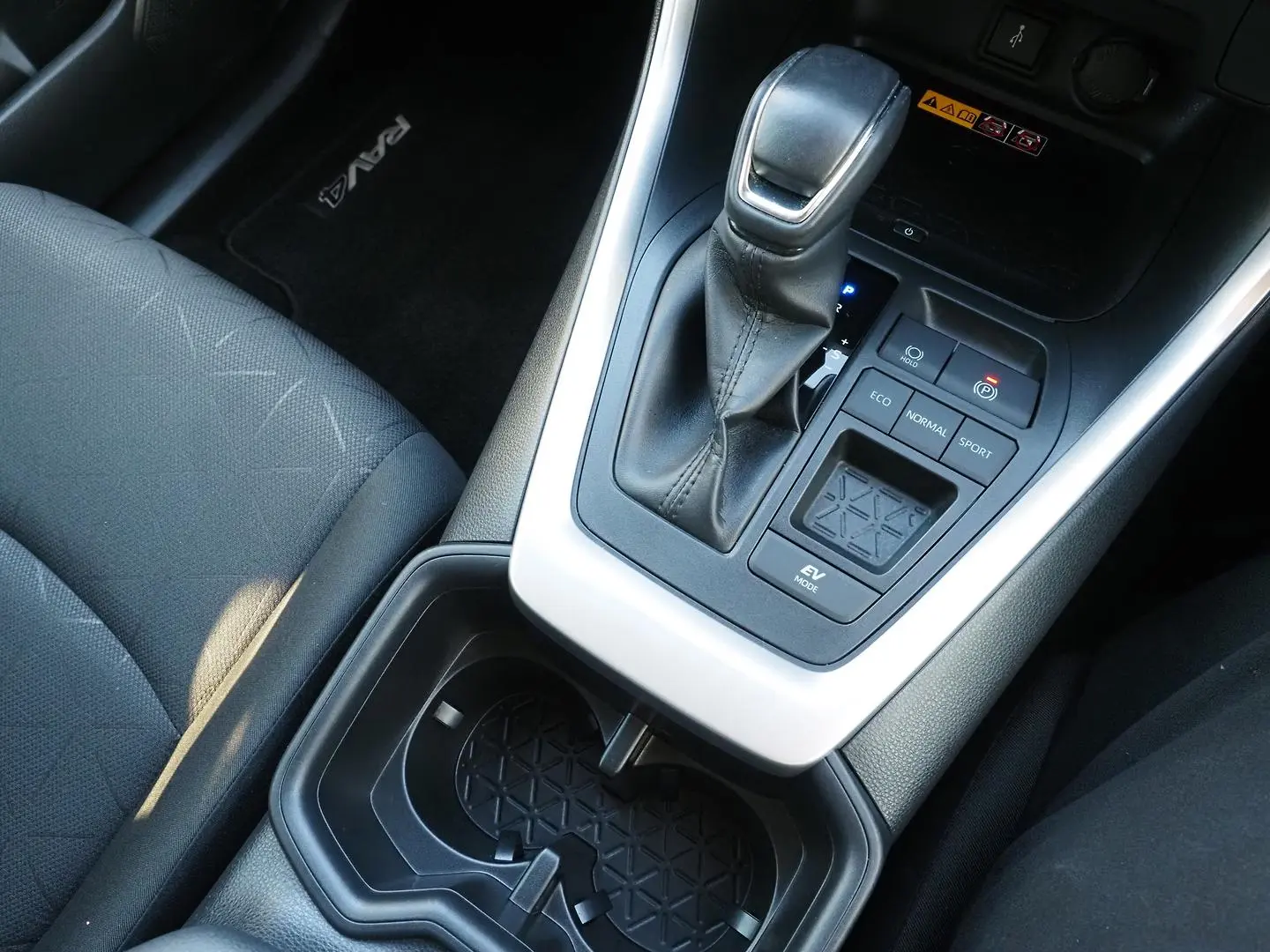 2022 Toyota RAV4 Gallery Image 21