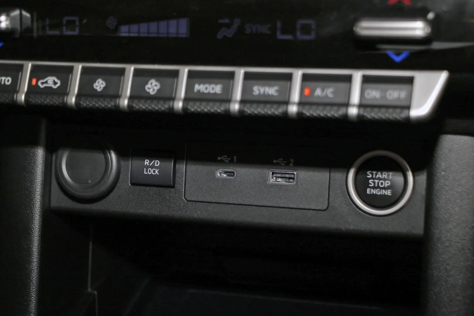 2025 Mitsubishi Triton Gallery Image 17