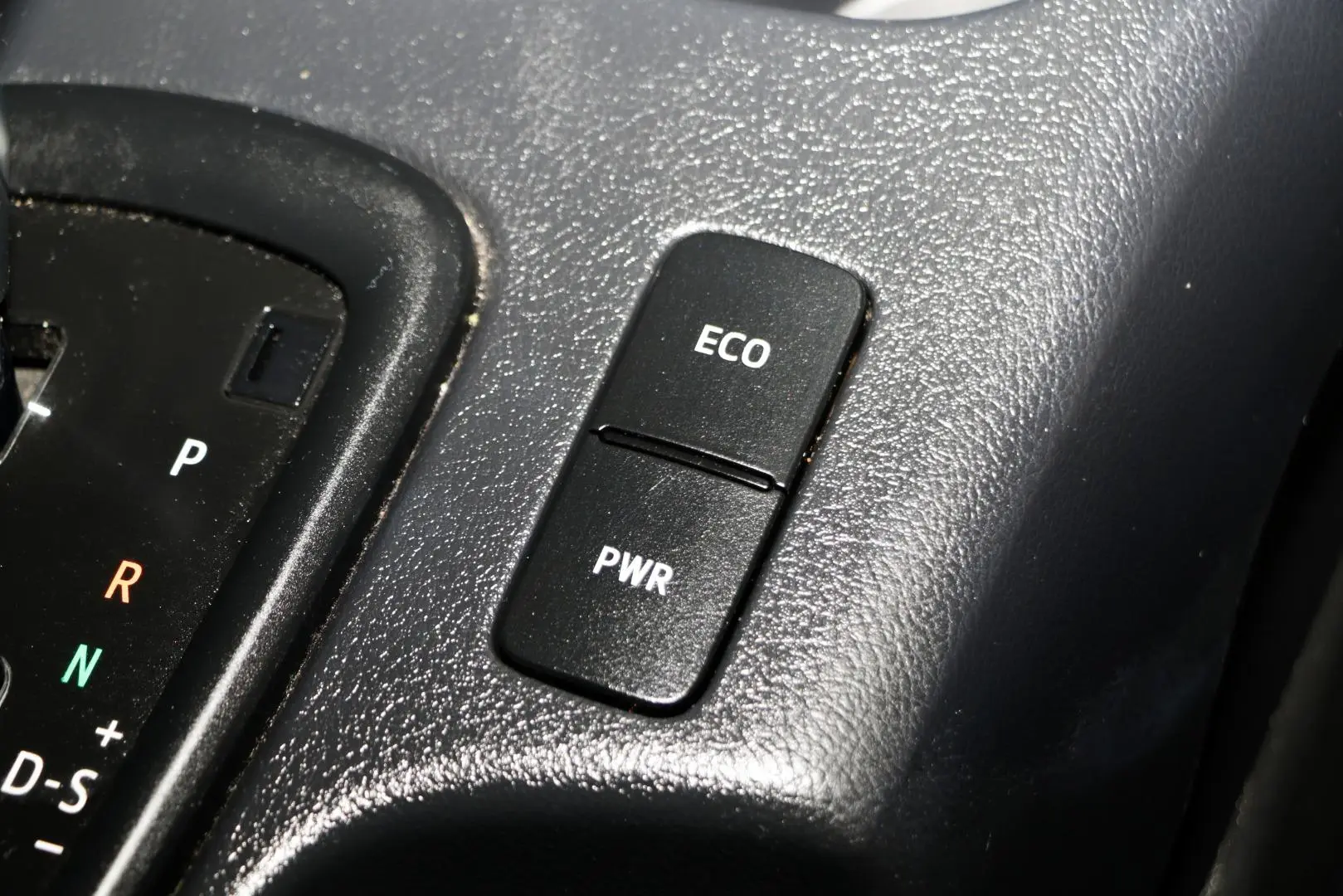 2022 Toyota Hilux Gallery Image 15