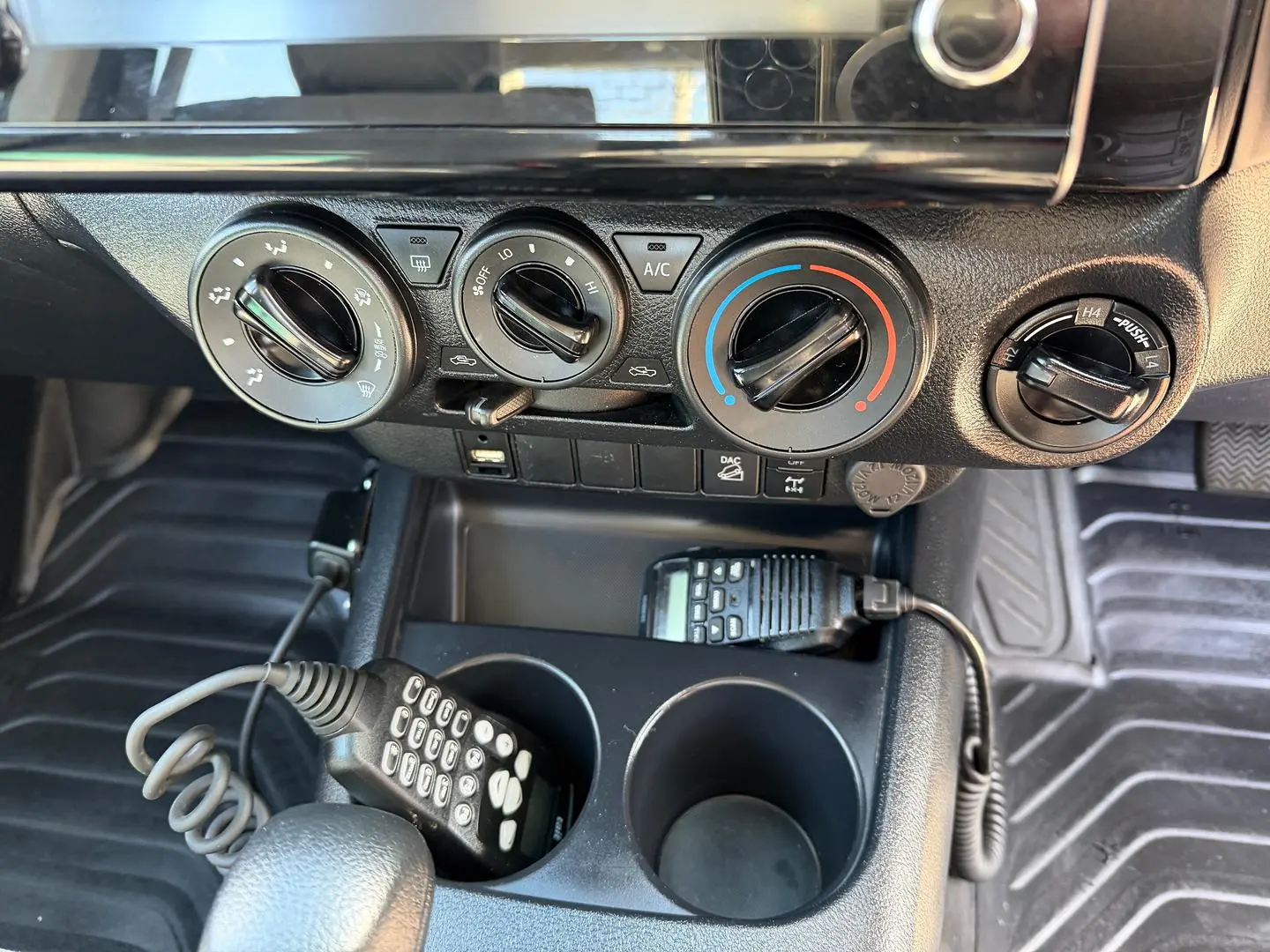2023 Toyota Hilux Gallery Image 8