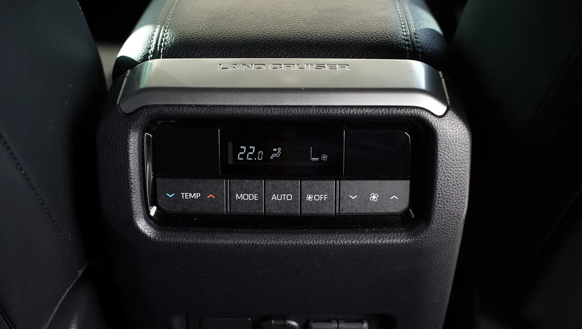 2025 Toyota Landcruiser Prado Gallery Image 11