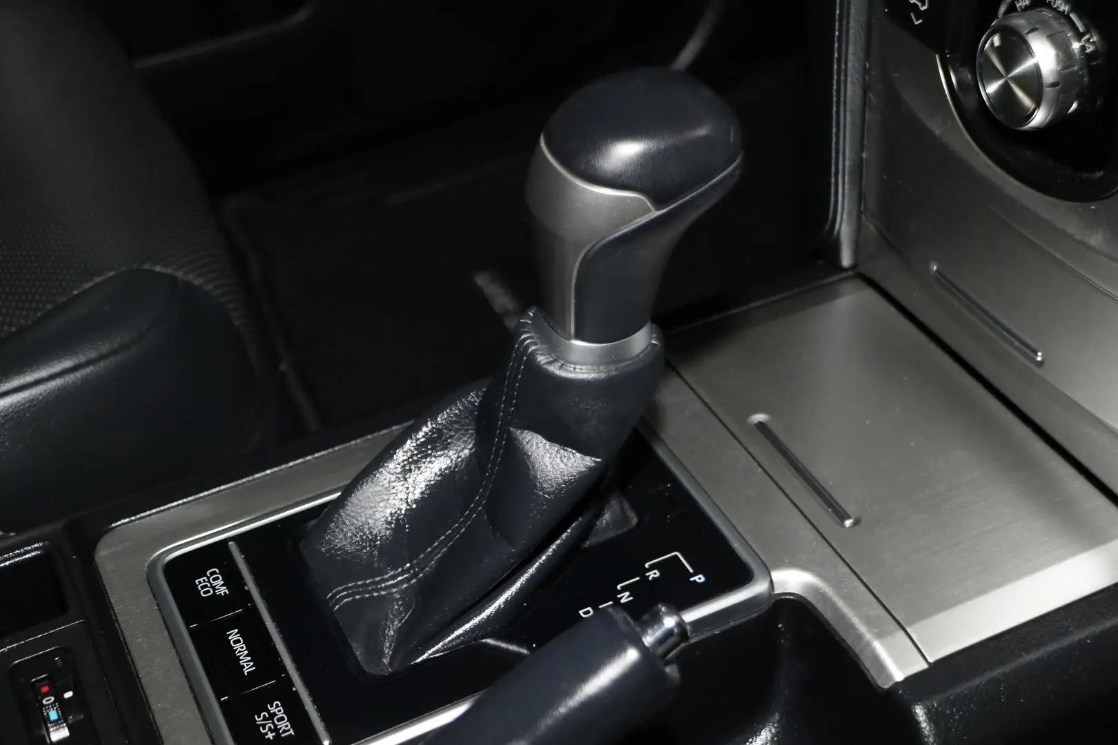 2023 Toyota Landcruiser Prado Gallery Image 16