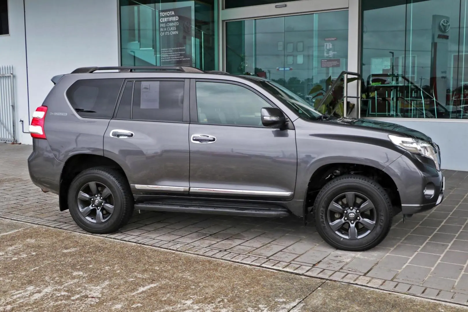 2015 Toyota Landcruiser Prado Gallery Image 5