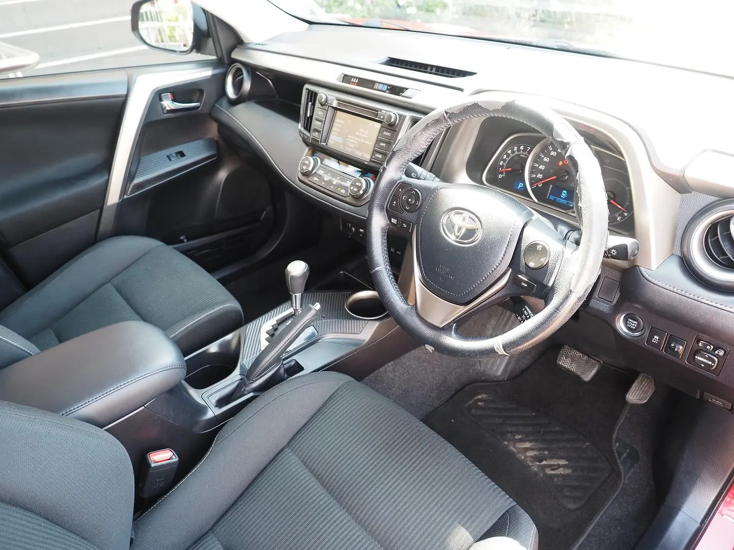 2015 Toyota RAV4 Gallery Image 4