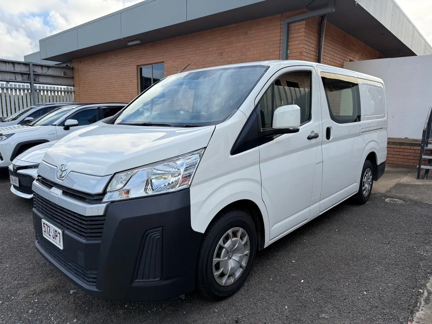 2021 Toyota Hiace Image 4