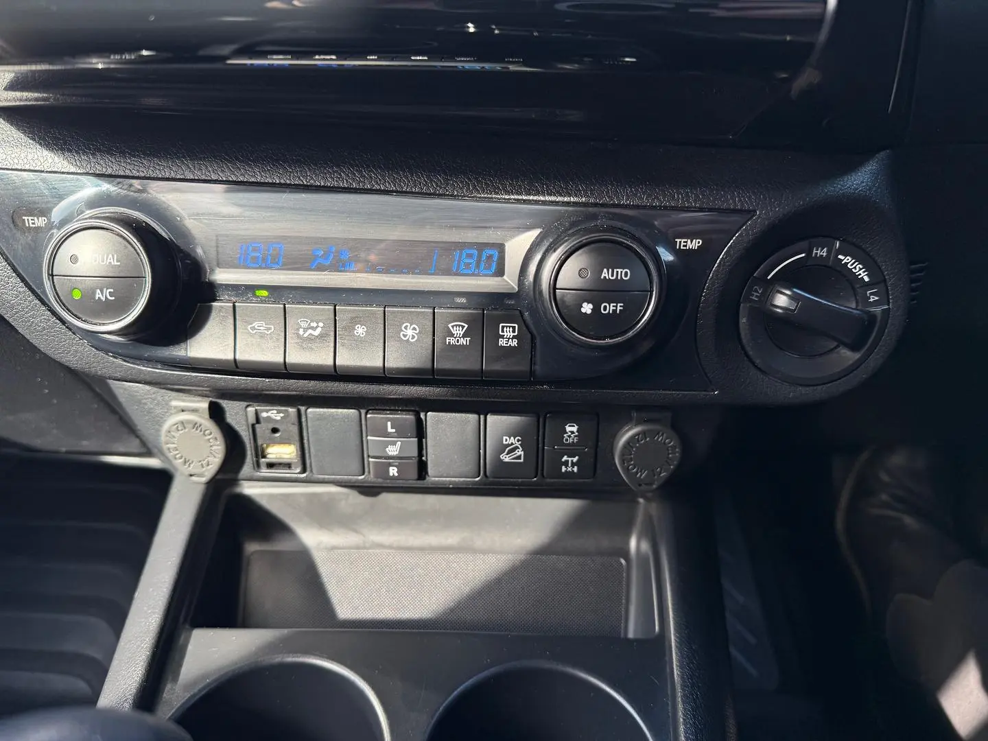 2022 Toyota Hilux Gallery Image 34