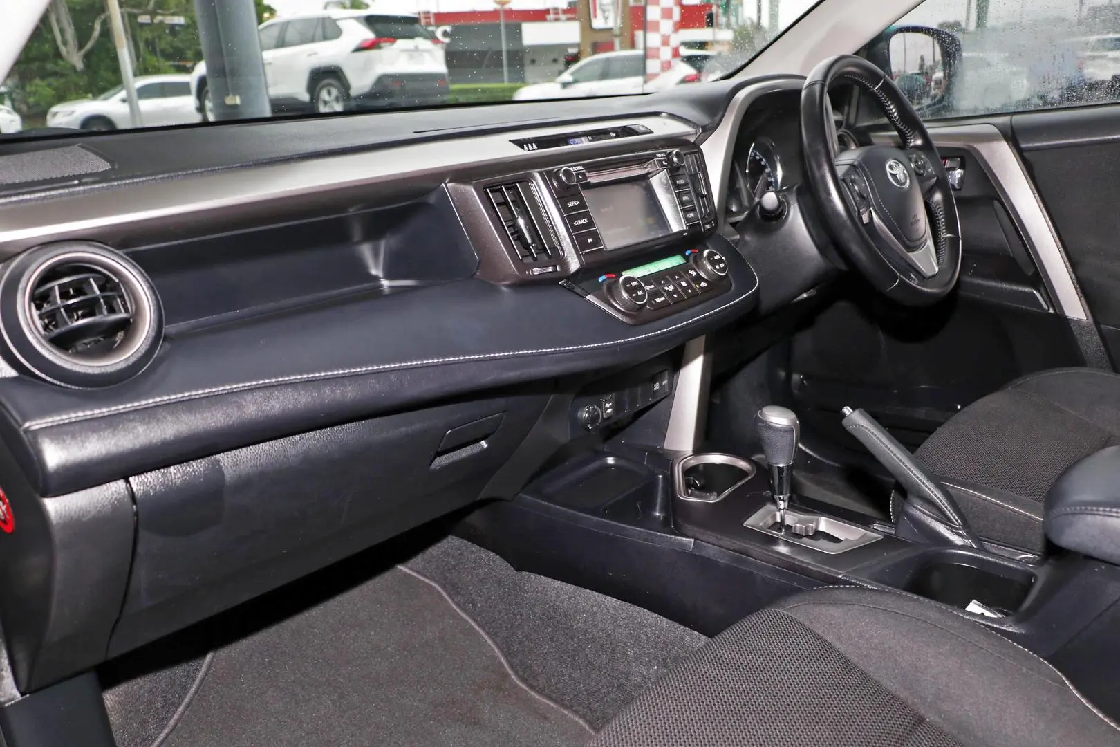 2015 Toyota RAV4 Gallery Image 7