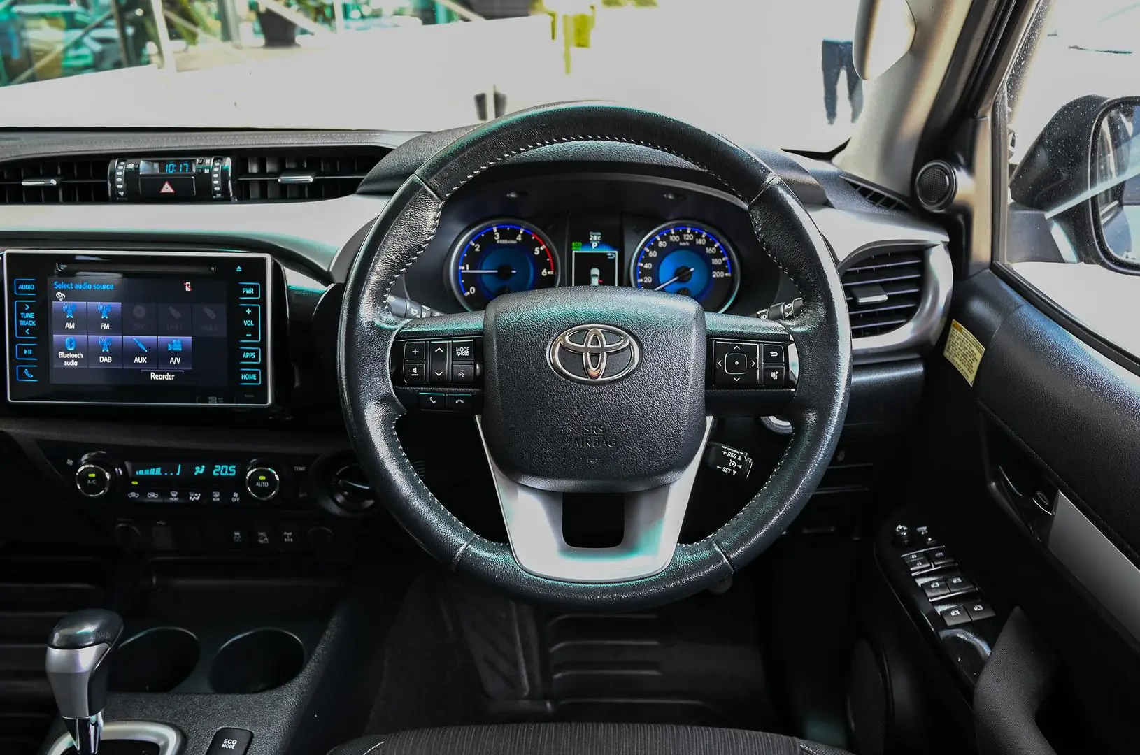 2017 Toyota Hilux Gallery Image 11
