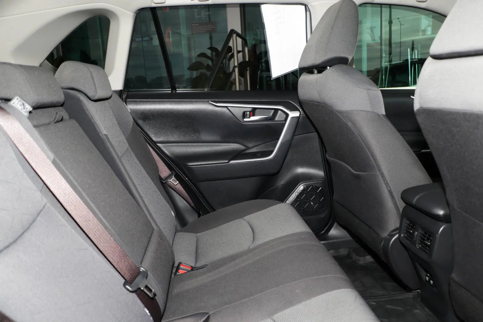 2019 Toyota RAV4 Gallery Image 9