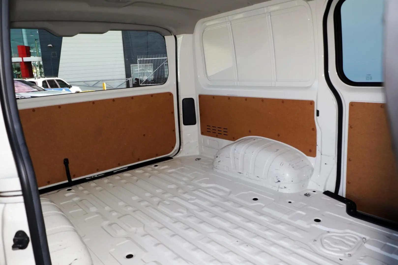 2021 Toyota Hiace Gallery Image 19