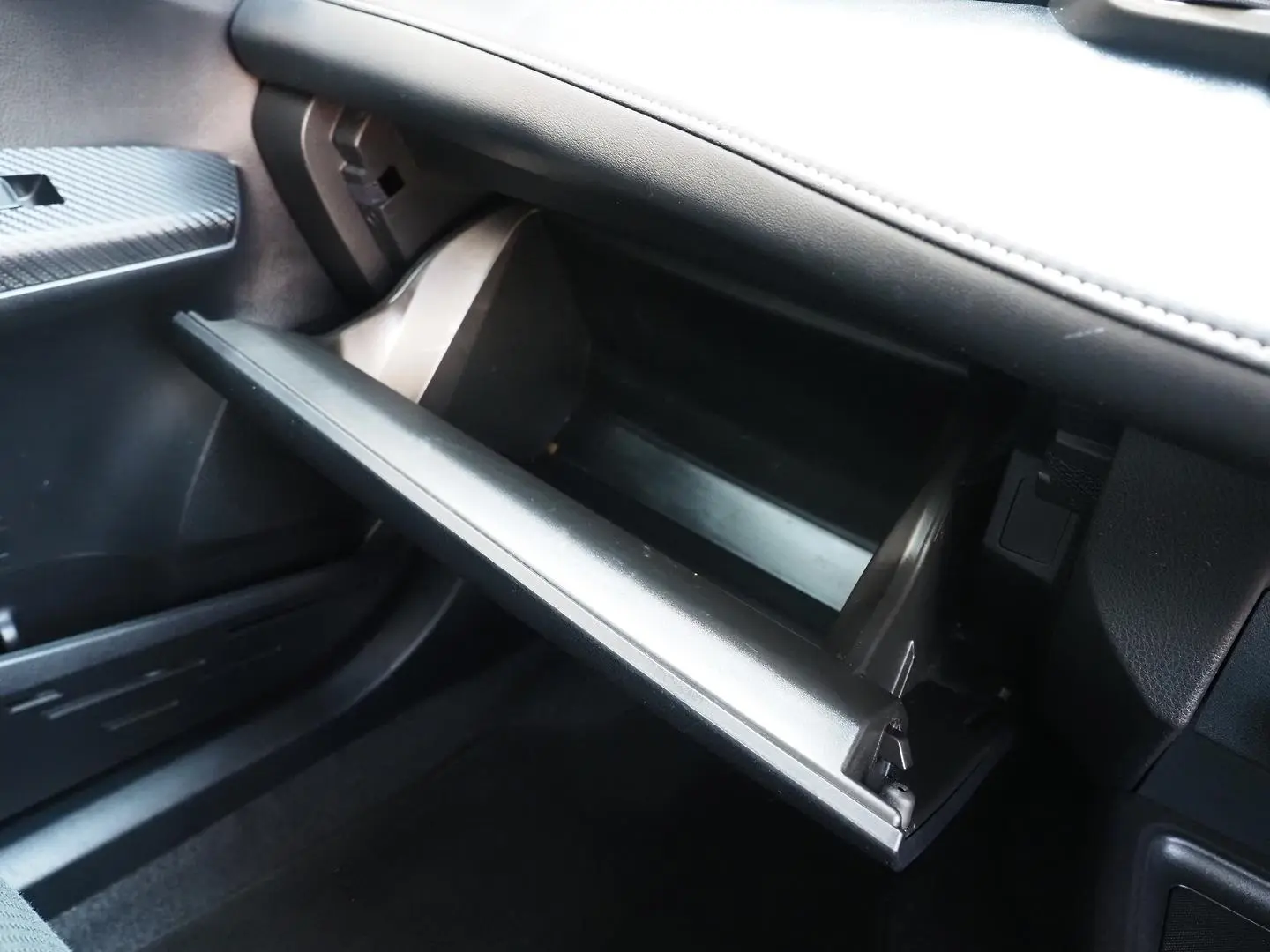 2015 Toyota RAV4 Gallery Image 25