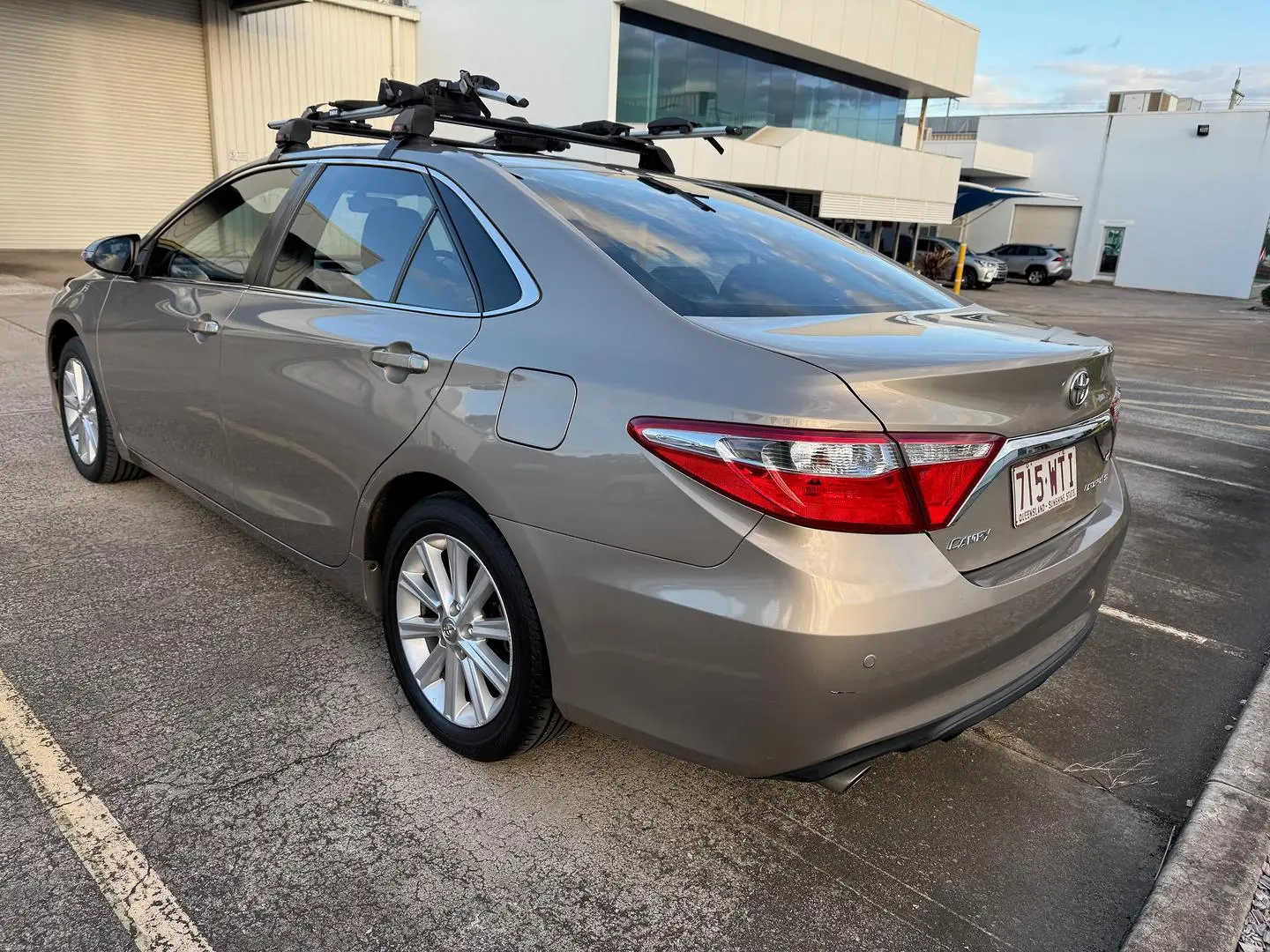 2016 Toyota Camry Gallery Image 4
