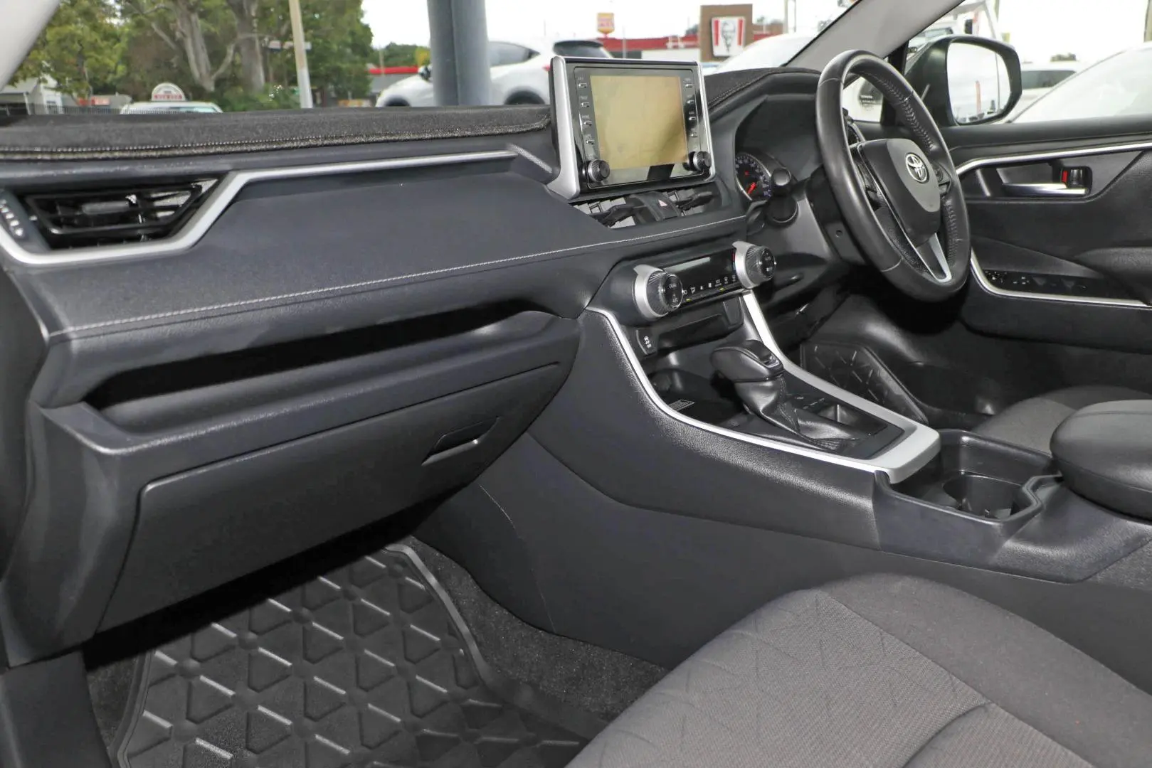 2019 Toyota RAV4 Gallery Image 7