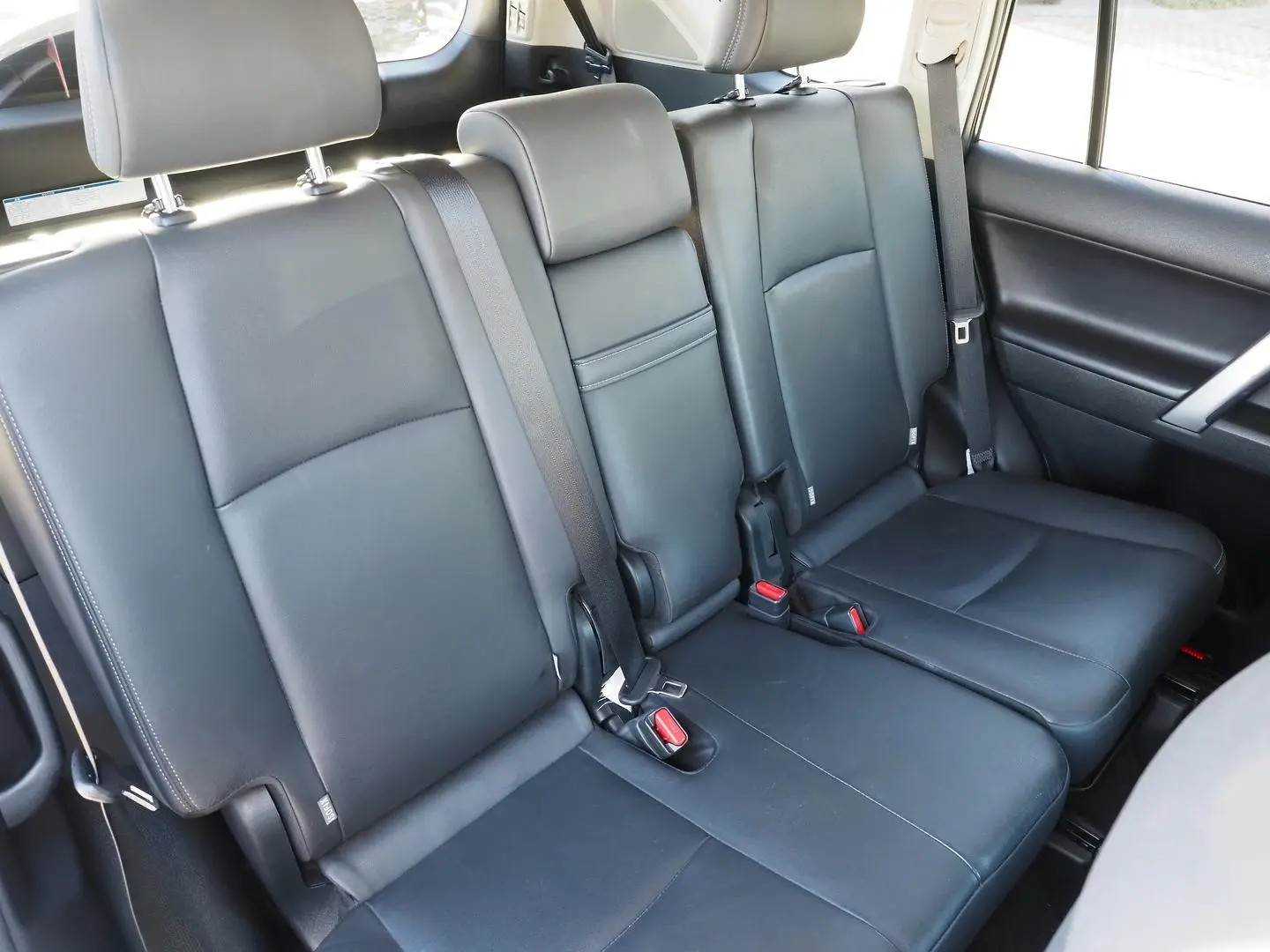 2017 Toyota Landcruiser Prado Gallery Image 17